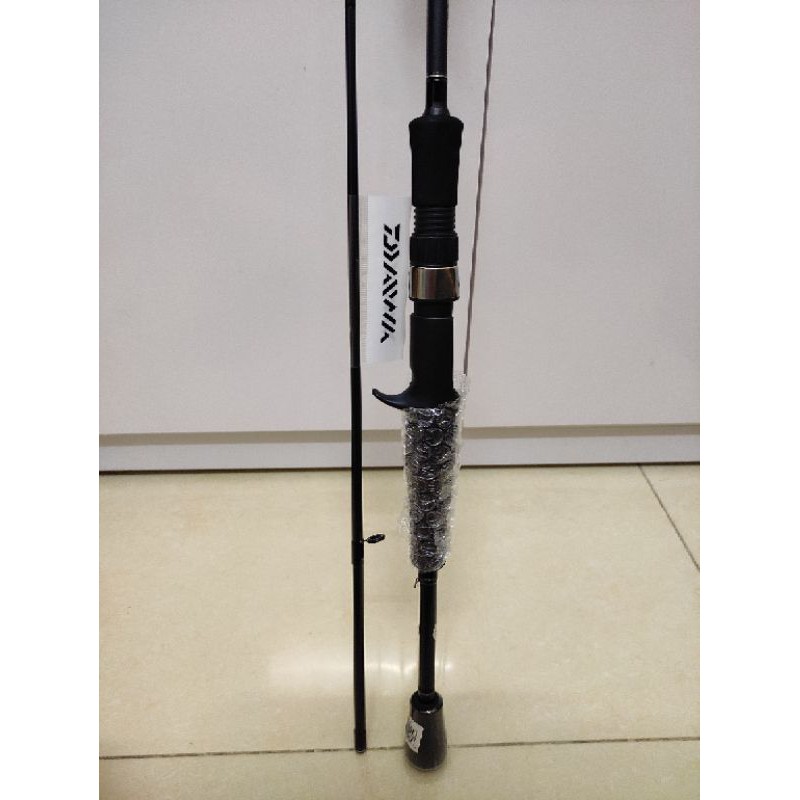 Cần lure Daiwa Crossfire 662MHB / 602MB gắn máy ngang