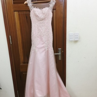 Váy cưới đuôi cá hồng