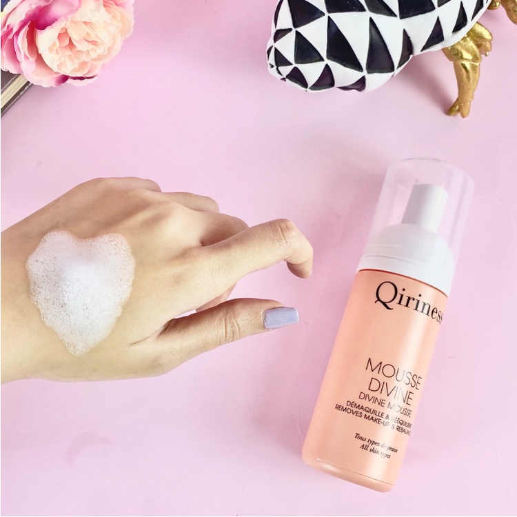 Bọt rửa mặt dịu nhẹ kiềm dầu Qiriness Divine Mousse 125ml