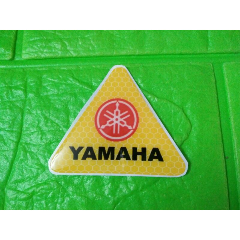 Tem nổi dán đuôi xe Yamahaa tam giác