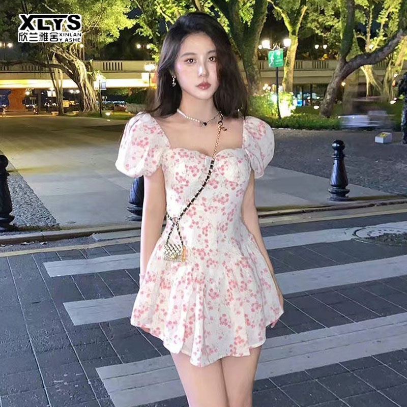 Đầm XINLANYASHE họa tiết hoa tay phồng hở vai nhấn eo thời trang Pháp ngọt ngào cho nữ đi biển