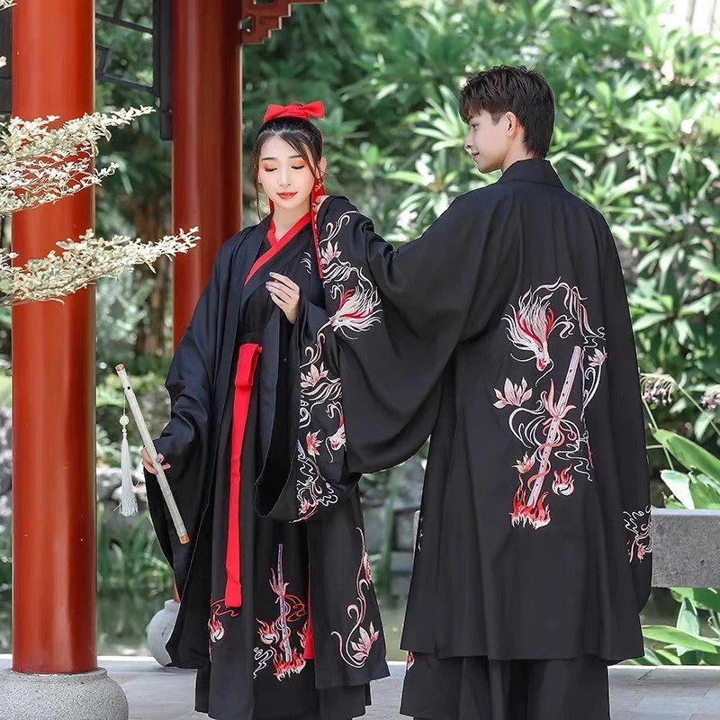 Trang phục cosplay  cổ trang nam, nữ  các họa tiết trên bộ đồ là thêu