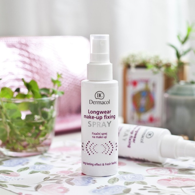 Xịt khoá trang điểm giữ các lớp trang điểm cố định bền màu Dermacol Longwear Makeup Fixing Spray 150ml | BigBuy360 - bigbuy360.vn