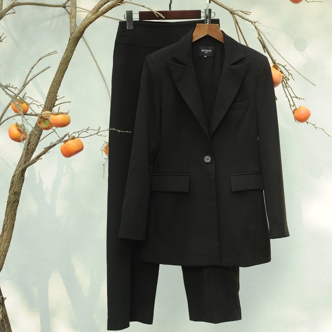 Áo blazer nữ đen chiết ao có đệm vai | BigBuy360 - bigbuy360.vn