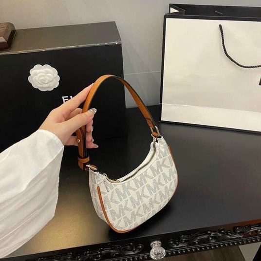 Túi kẹp nách , túi đeo vai họa tiết MK viền nâu siêu đẹp DT 056