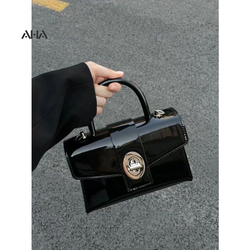Túi xách AHA official phối dây xích phong cách cổ điển dành cho nữ