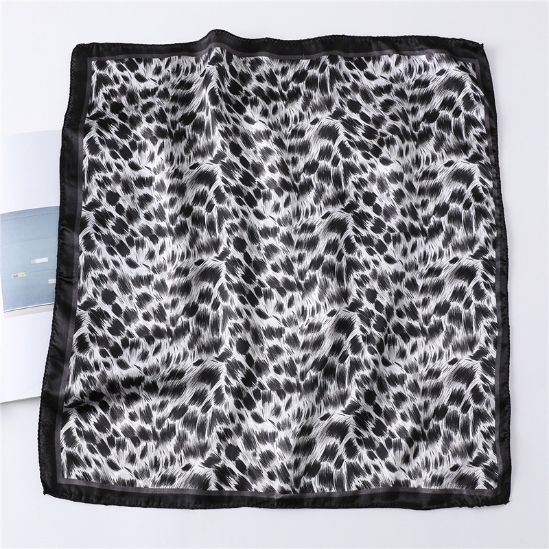 Khăn Choàng Cổ Đa Năng 50 * 50cm In Họa Tiết Da Báo