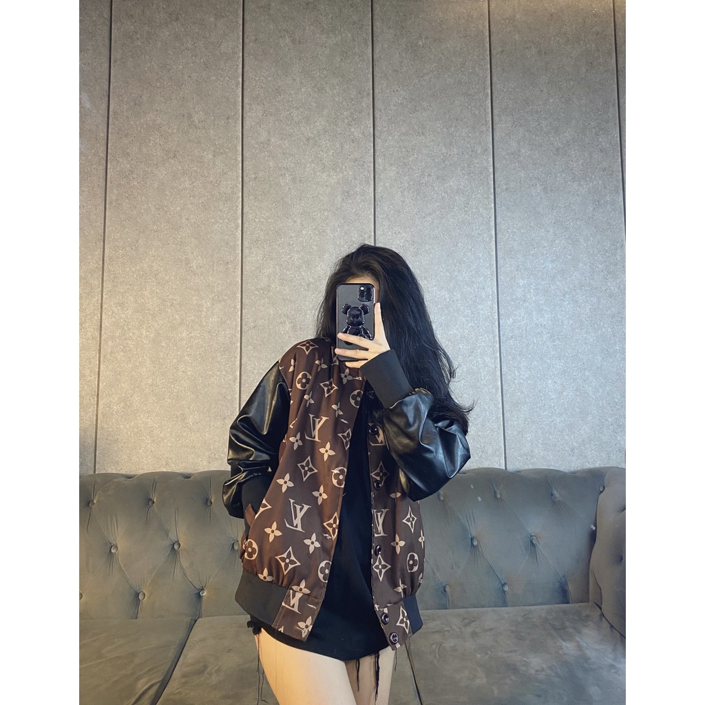 Áo Khoác Bomber LV Kaki Nỉ Mềm Phối Tay Da Unisex