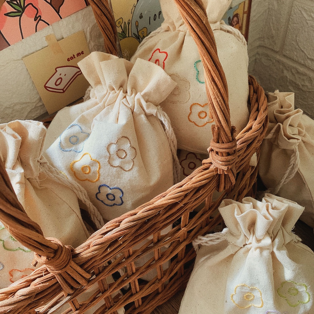 Túi màn thầu "Tranh Hoa" thêu tên theo yêu cầu / Hand-embroidered dumpling bag "Floral Paintings"