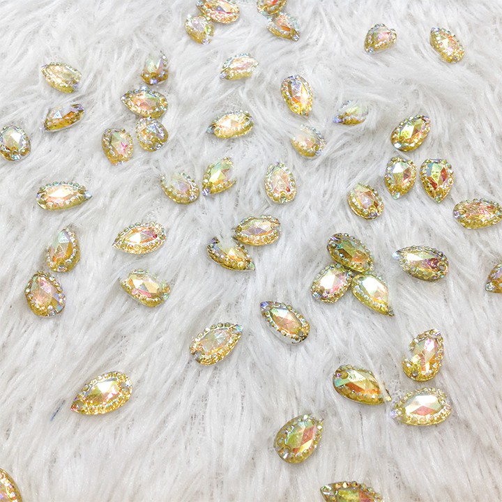 Hạt đá acrylic 3d kết áo hình giọt nước vàng ánh 7 màu cườm cánh hoa kết ao dài váy đầm