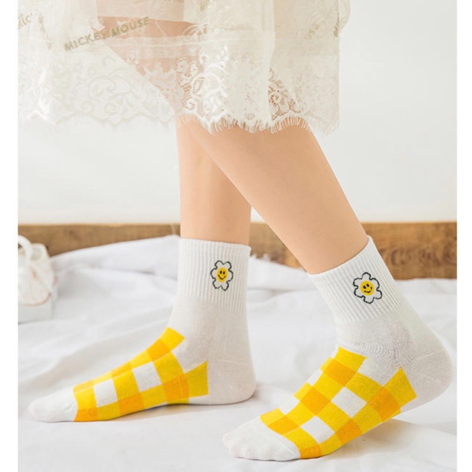 Vớ nữ Vacone tất cổ cao thêu hoa vàng  vintage Hàn Quốc TN102