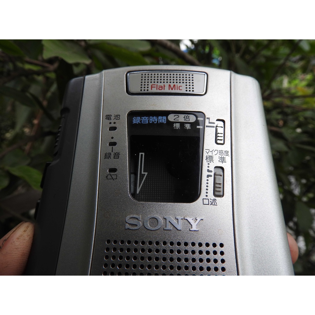 Máy nghe nhạc Cassette Sony TCM-40 có loa ngoài máy còn đẹp kiểu máy đứng cầm đẹp tay