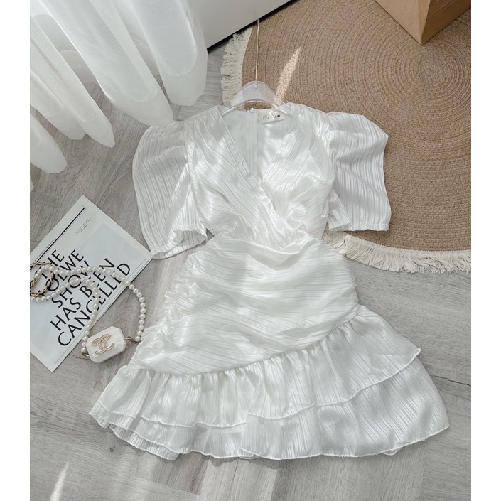 ĐẦM TRẮNG CHÉO CỔ CHÂN BÈO TAY BỒNG