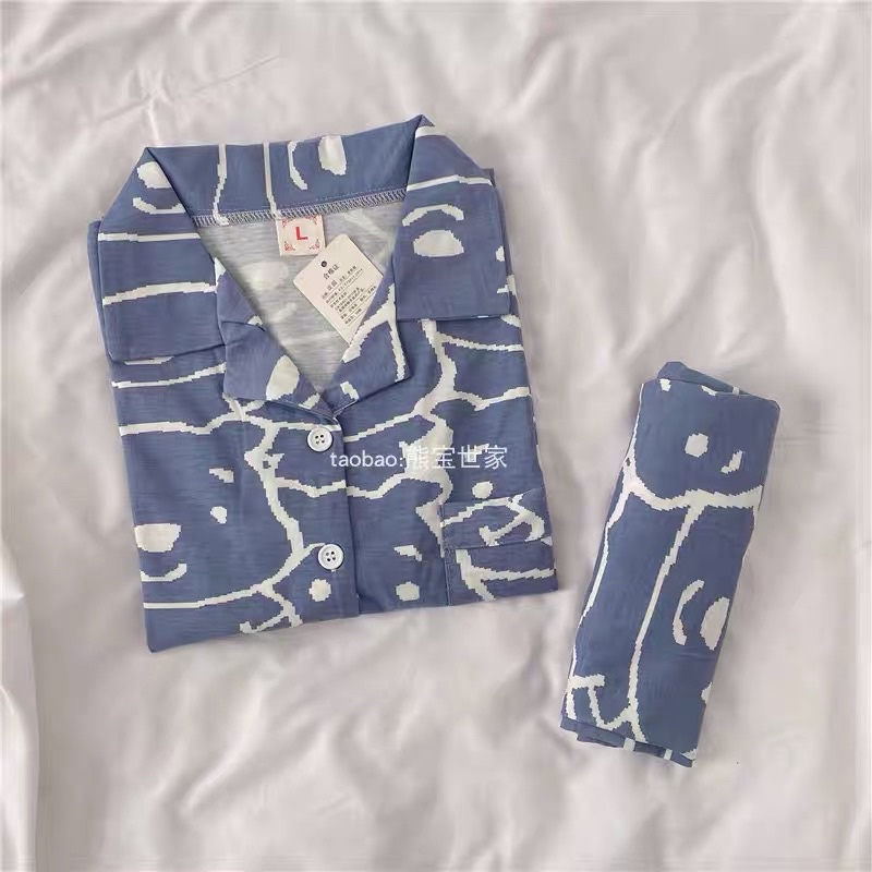 Bộ đồ ngủ pijama nữ cộc tay quần đùi chất lụa Kate Thái mềm mịn hai màu xanh, trắng họa tiết gấu hề hoạt hình - CD0040