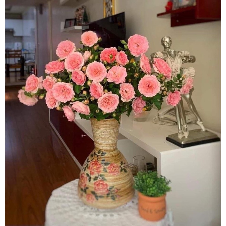 Bình hoa Hồng trang trí phòng khách