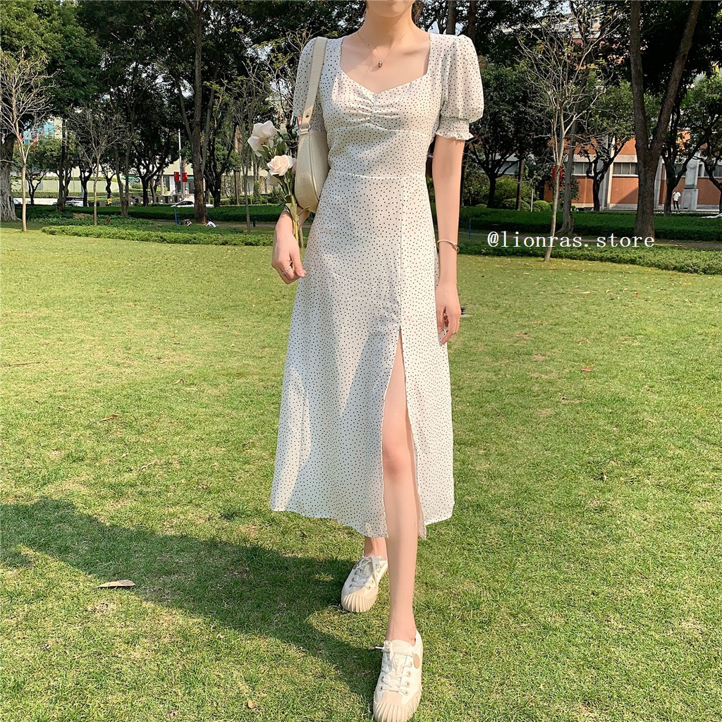 Váy Voan Trắng Chấm Bi Xẻ Đùi Kết Hợp Áo Khoác Mỏng
