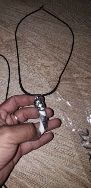 Dây chuyền da Pu mặt nanh rất đẹp