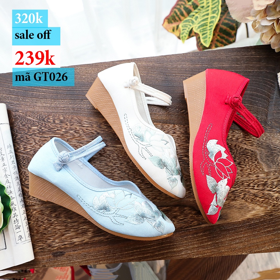 Giày thêu hoa đế thấp họa tiết trắng GT026