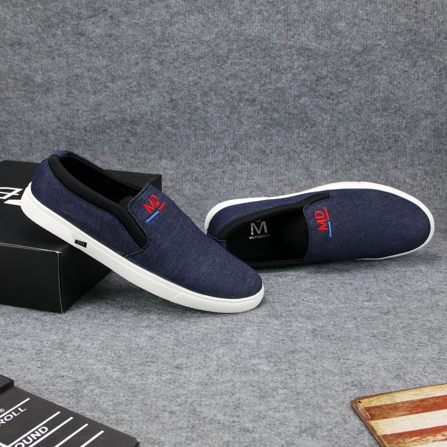 Giày lười vải nam thân xanh đen thêu chữ đế trắng TS363 Tronshop | BigBuy360 - bigbuy360.vn