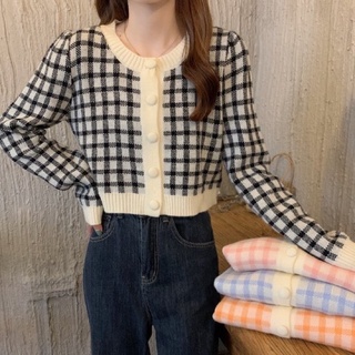 Áo cardigan len, có cúc cài, kẻ caro , mặc với áo bra, áo len cổ