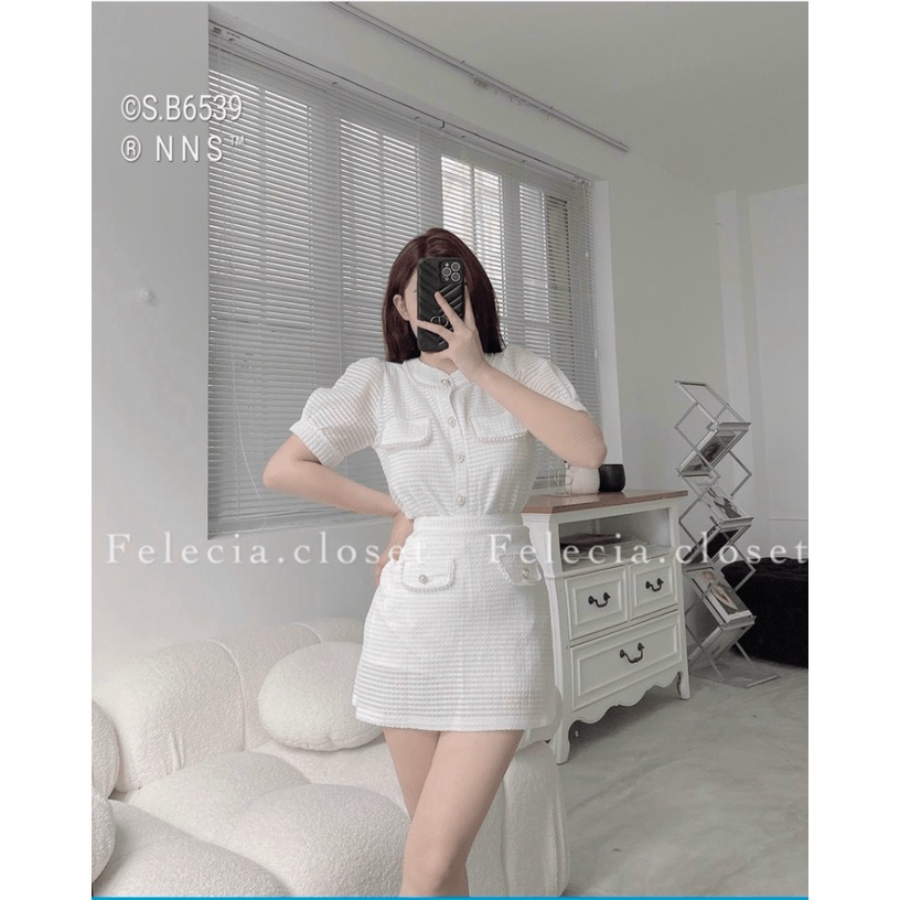 SIÊU PHẨM SÉT ÁO NẮP TÚI PHỐI CHÂN VÁY KÈM QUẦN PHỐI NÚT SANG CHẢNH MÀU TRẮNG TINH KHÔI CỰC XINH CÓ LÀM ANH LO LẮNG