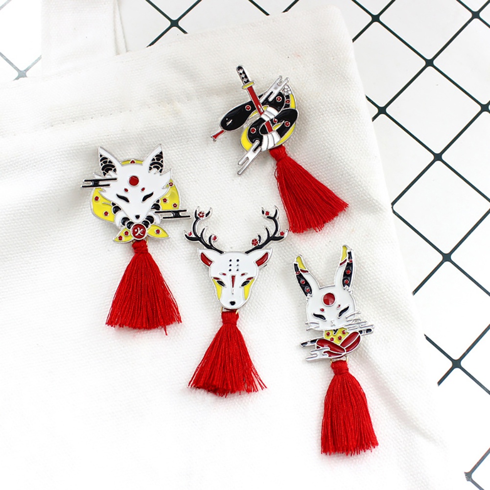 Ghim cài áo hình các vị thần của Nhật Bản phối tua rua trang trí