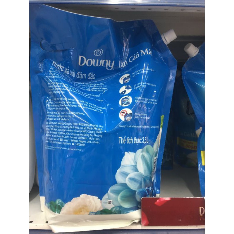 Nước xả vải downy làn gió mát 3,5L.