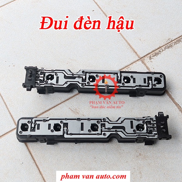 Đui đèn hậu Ford Transit 2003 2011 95VG13N004AC hàng tốt giá rẻ