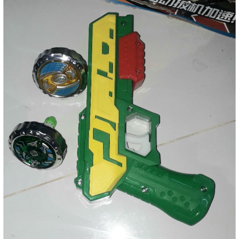 Một bộ trò chơi con quay bằng nhựa và kim loại rất đẹp có đèn