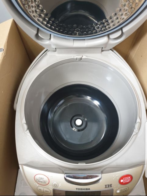 Nồi cơm điện cao tần Toshiba 1.8 lít RC-18RH(CG)- Trưng Bày | BigBuy360 - bigbuy360.vn