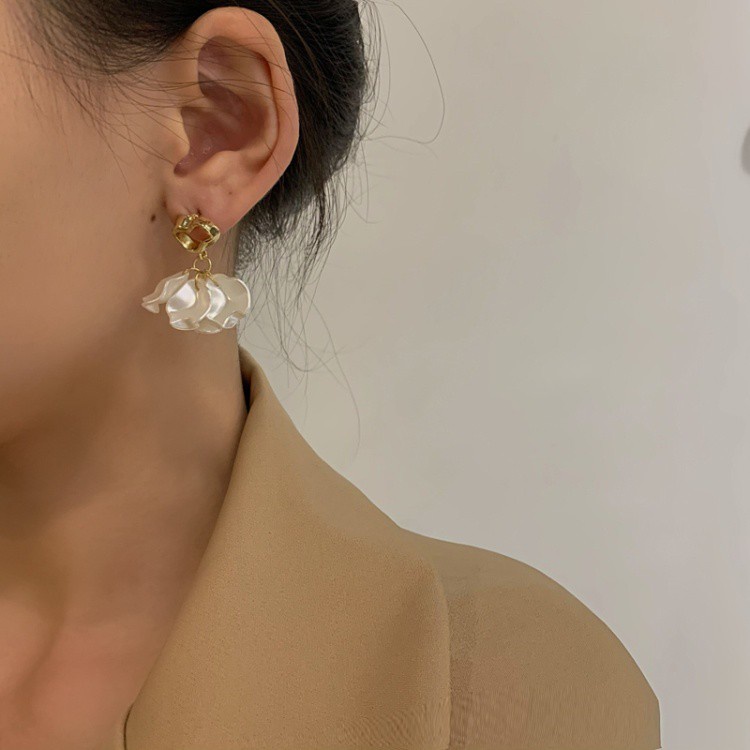 Bông Tai Ba Chiều Hình Cánh Hoa Trái Tim Phong Cách Hàn Quốc Ngọt Ngào Dễ Thương