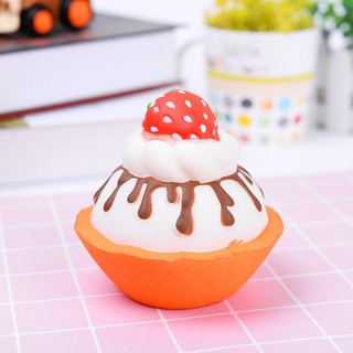 ĐỒ CHƠI SQUISHY BÁNH KÈM 1 DÂU mã OKU11 Fvăn