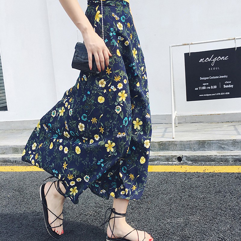 Chân váy chất Chiffon hoạ tiết hoa thiết kế xẻ quyến rũ