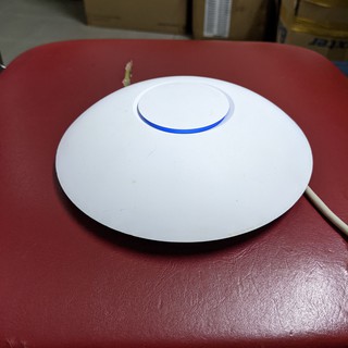 Bộ phát wifi chuyên dụng unifi ap ac lr ac1317mbps
