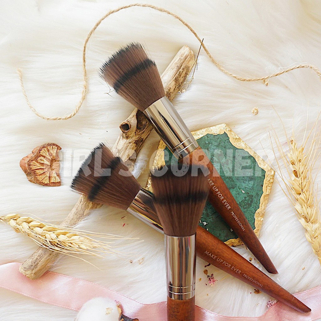 Cọ phủ phấn - má hồng Make Up For Ever 122