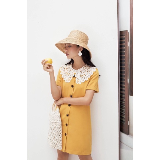 [Mã BMBAU50 giảm 50K đơn 150K] LIIN - Váy Khuy Gỗ Phối Cổ Ren Lace Button Dress V00592 | BigBuy360 - bigbuy360.vn
