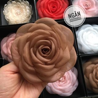 Hoa cài áo thủ công- Hoa size 10cm chất liệu voan organza- Hoa màu nâu nền nã