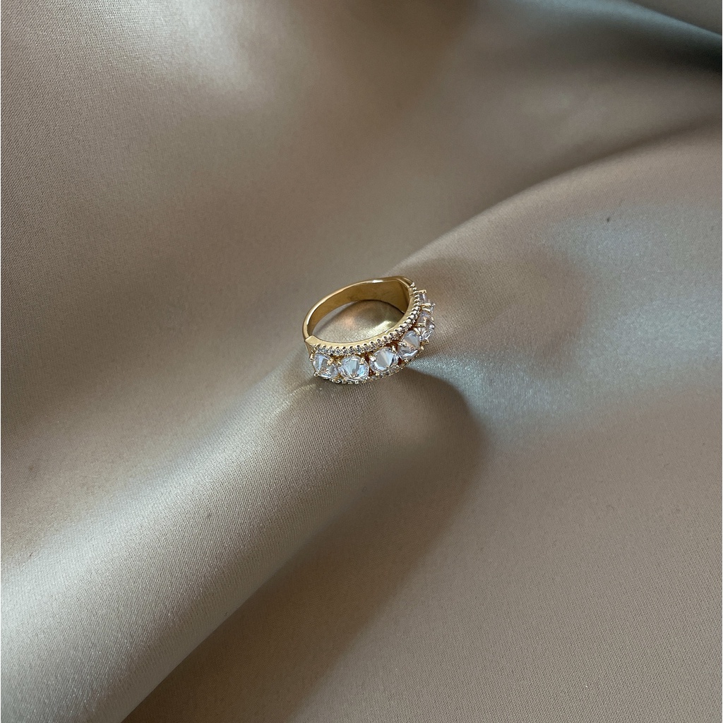 Nhẫn Hở Bằng Thép Titan Đính Đá Zircon Sang Trọng