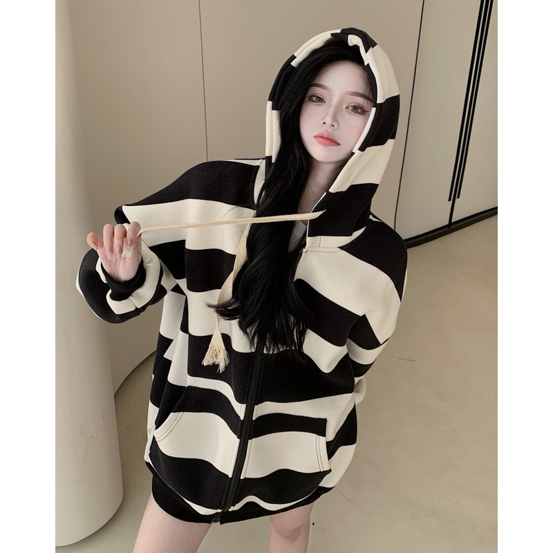 Áo khoác Cardigan form rộng họa tiết kẻ sọc trẻ trung | BigBuy360 - bigbuy360.vn
