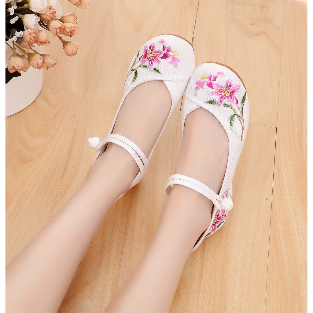 Giày búp bê thêu họa tiết hoa phong cách Trung Hoa nữ tính
