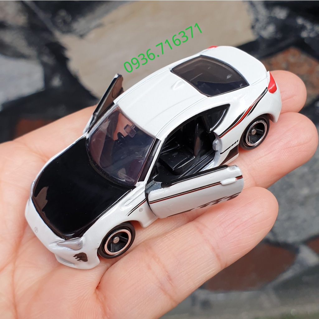 Mô hình siêu xe Toyota màu trắng đen bản Toysrus mở được cửa tomica Nhật Bản