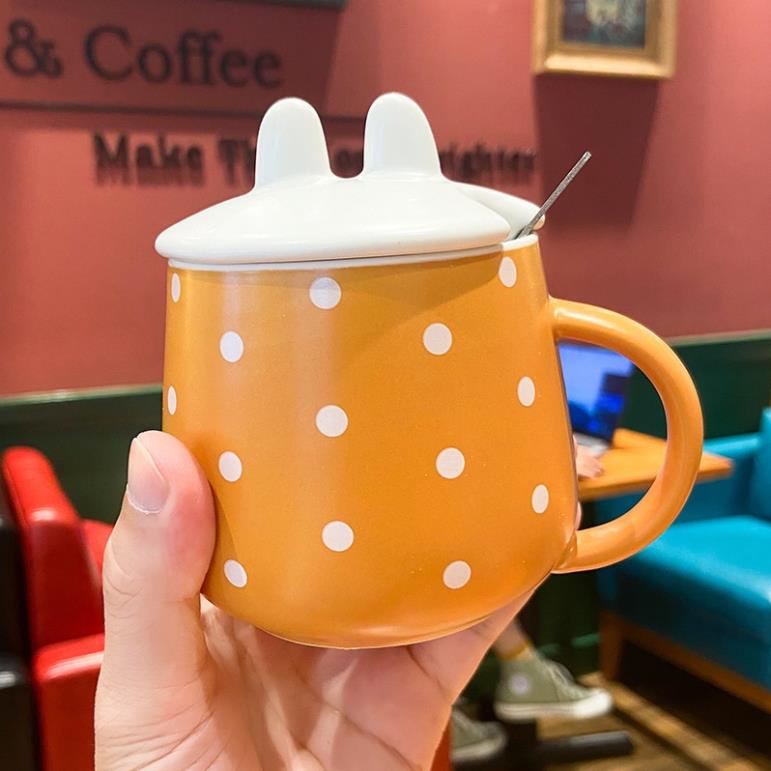 LY CỐC SỨ CẶP ĐÔI CÓ NẮP HỌA TIẾT CHẤM BI SIÊU HOT 400ML KÈM THÌA XINH XẮN