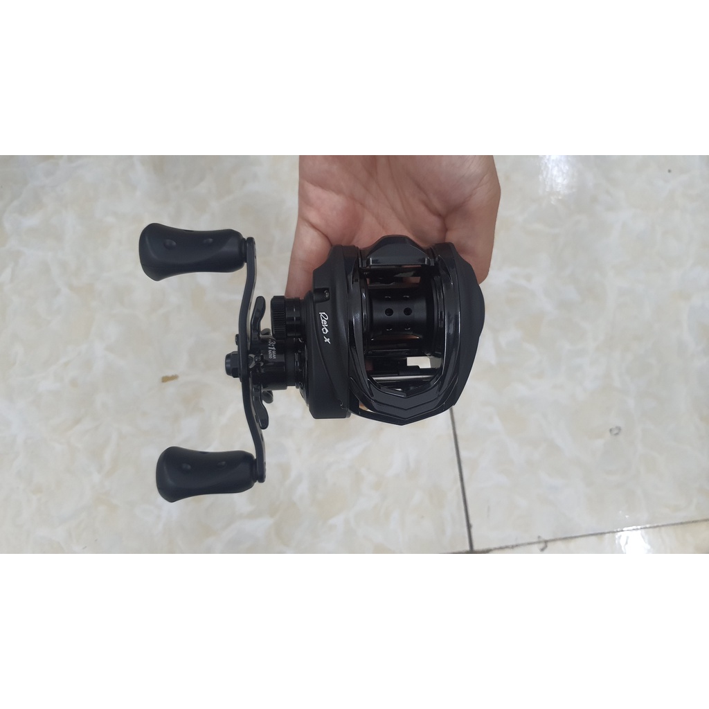 Máy câu ngang Abu Garcia Revo4 X-HS-L tay trái