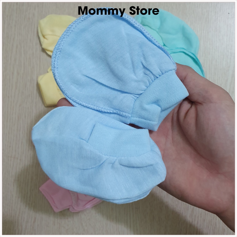 Bộ bao tay và bao chân Mommy dùng giữ ấm, chống lạnh bảo vệ cho bé sơ sinh