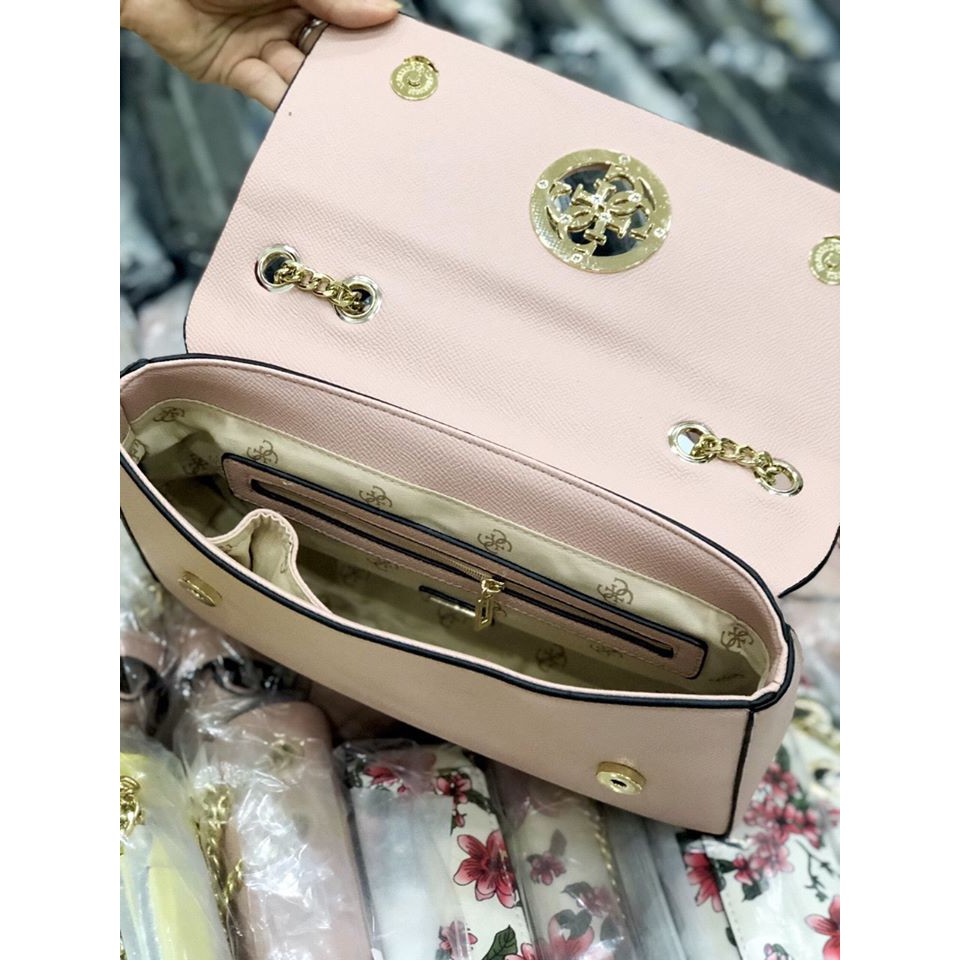 TÚI GUESS convertible OPEN road, dây đeo 2 kiểu: đeo vai và đeo chéo.