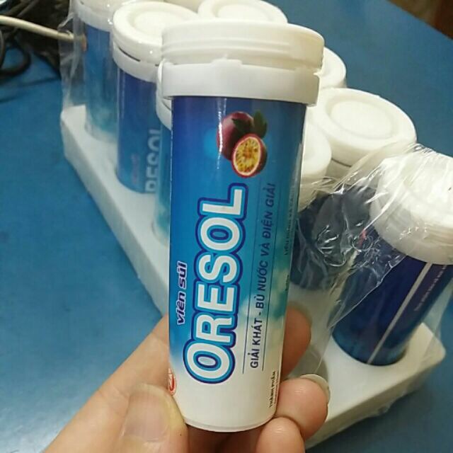Viên sủi Oresol chanh leo -dùng sau khi chơi thể thao, bị sốt, mất nước - Tuýp 10 viên
