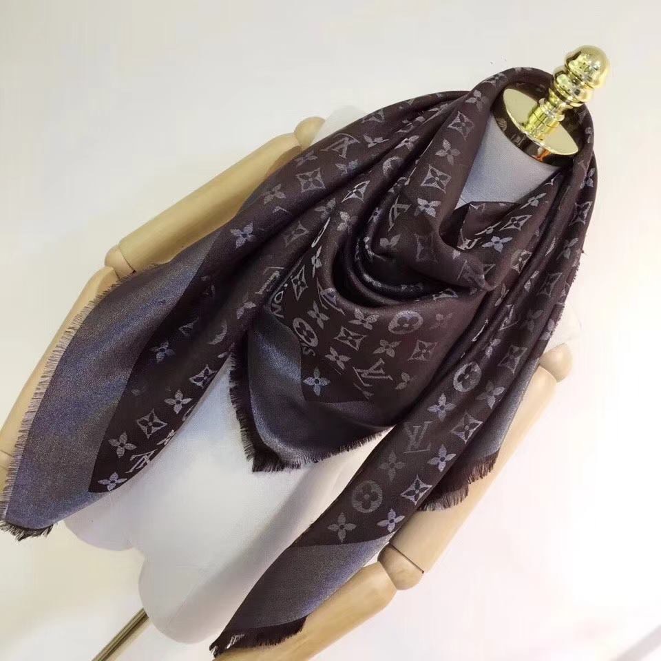 Khăn lụa ánh nhũ LV