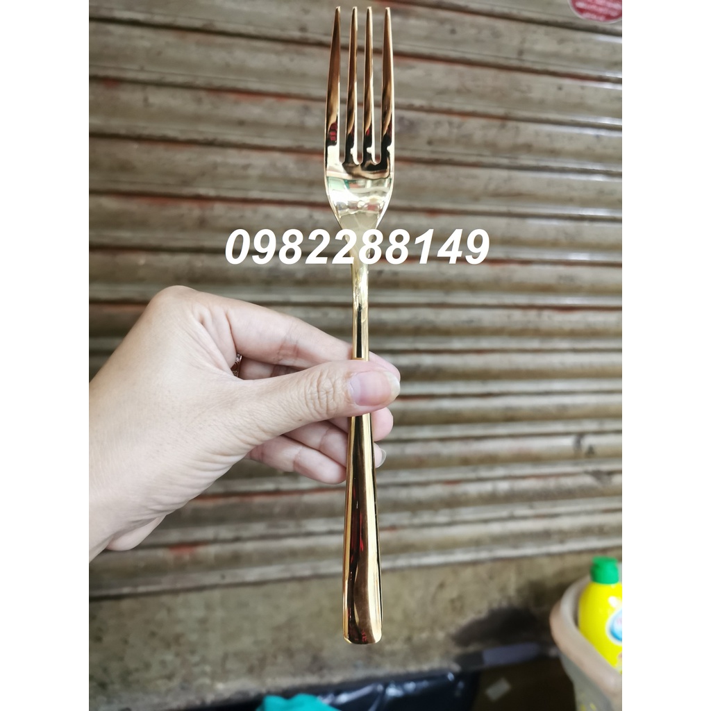 VÁ,DAO,MUỖNG,NĨA INOX 304 MẠ VÀNG SANG TRỌNG.