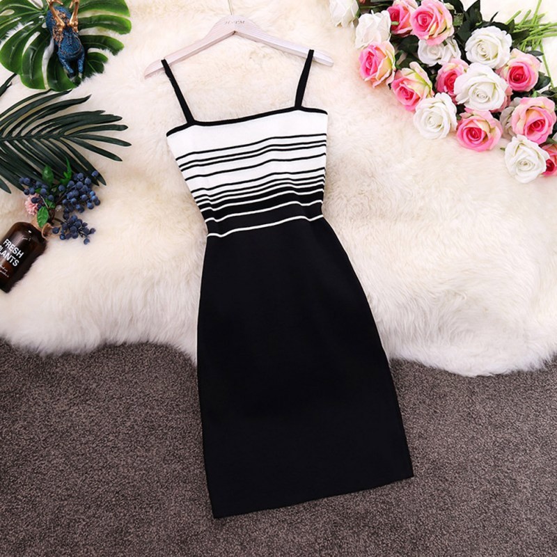 Đầm sát nách hoạ tiết kẻ sọc cho phái nữ