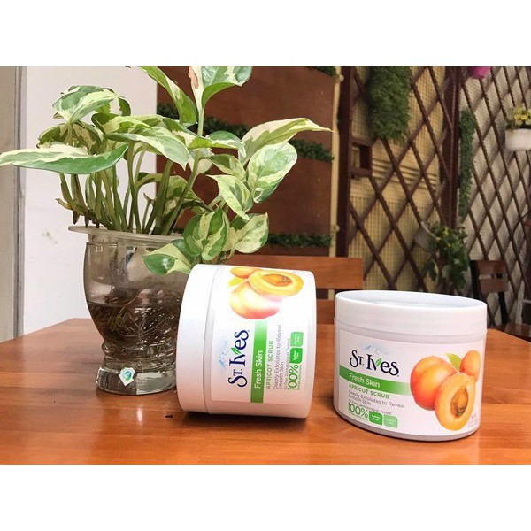 Kem tẩy tế bào chết toàn thân hương mơ St.Ives Fresh Skin Apricot Scrub 283g